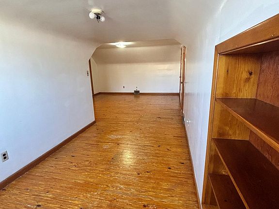 2nd image of 1420 Villa Dr