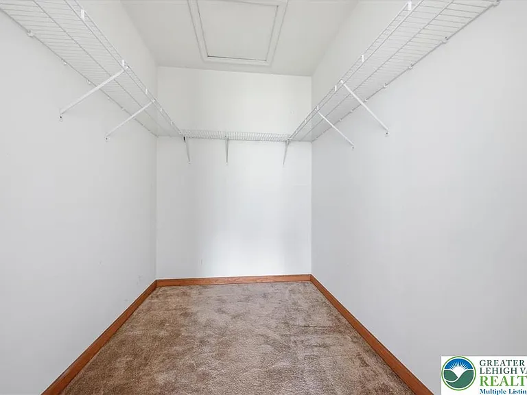 86 Northpark Dr E — Photo 51