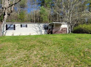 210 Sam Heaton Ln, Spruce Pine, NC 28777