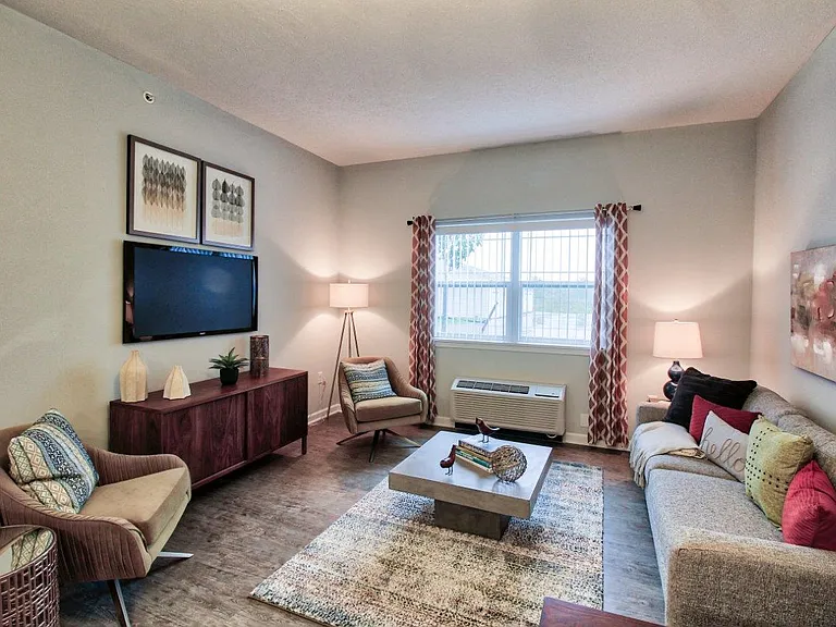 Villa Capri Apartment Homes — Photo 8