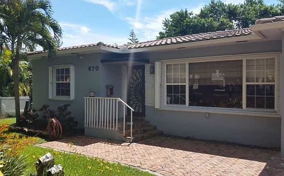 4th image of 670 NE 118th St