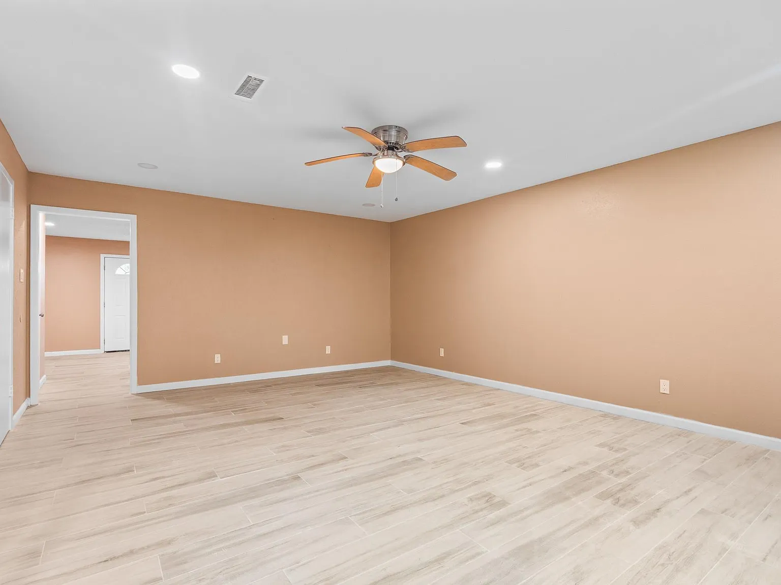 2 bed, 2.5 bath, 1310 sqft, $1,600 — Photo 4