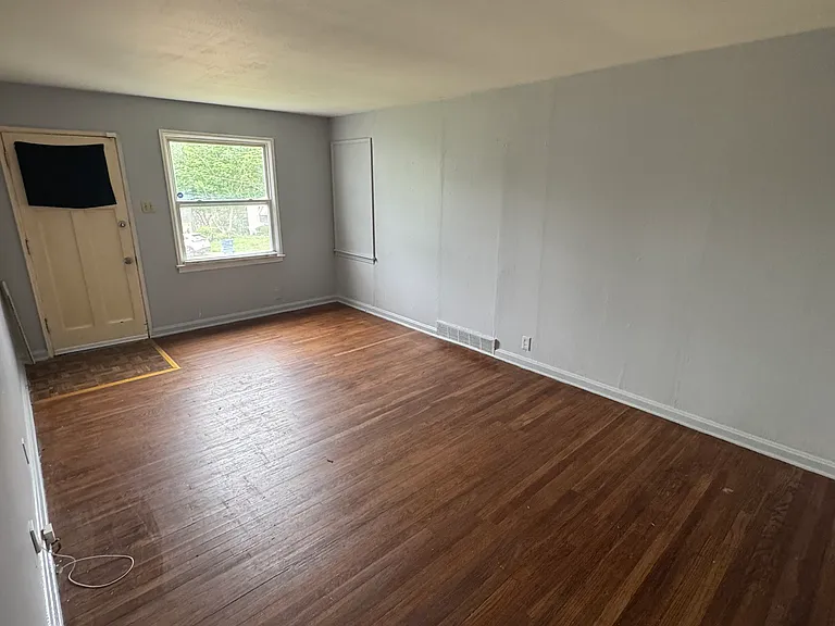 7439 Embury Ct — Photo 3