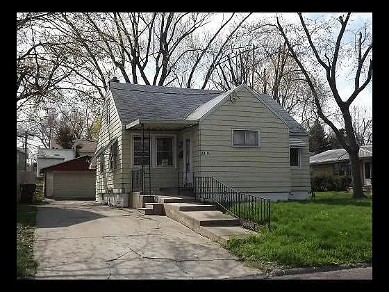 2219 N Flora Ave photo 1