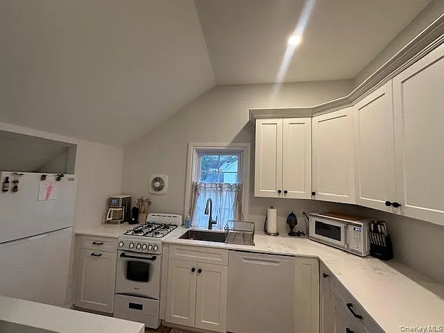 68 Nassau Rd #2 — Photo 7