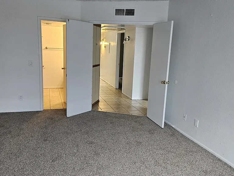 1684 W Park Wood Ln — Photo 6