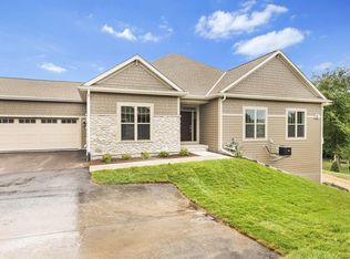 N28W25273 Parkway Ridge Circle 13 BUILDING A, Pewaukee, WI 53072