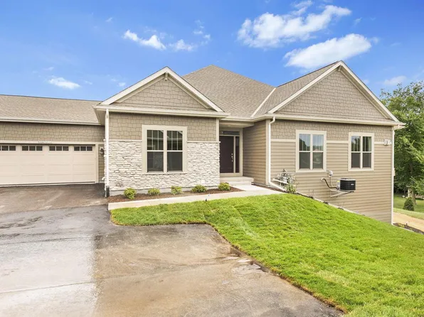 N28W25273 Parkway Ridge CIRCLE -A Bldg 13 Unit 48, Pewaukee, WI 53072