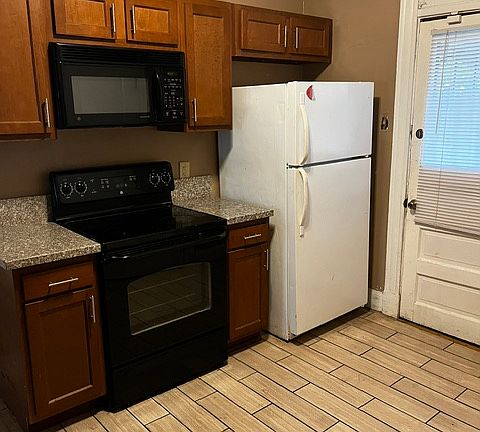 4th image of 206 Oak St #1B