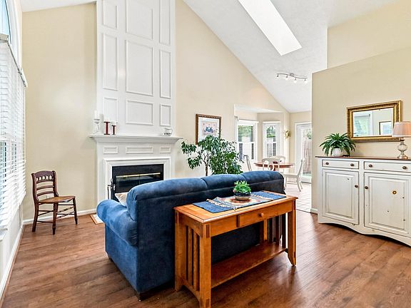 5th image of 613 Twin Pines Way
