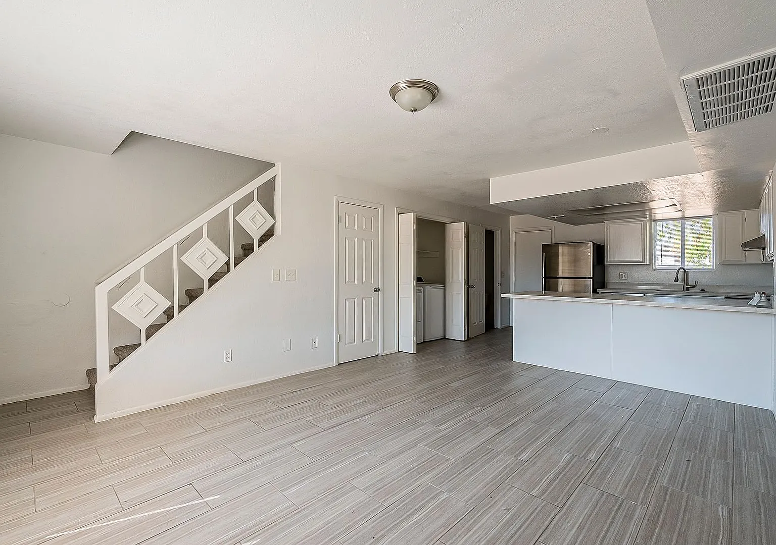 Brand new carpet — Photo 1