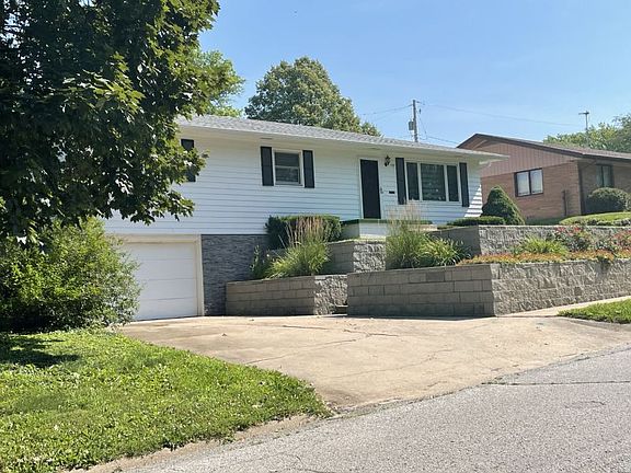 2nd image of 107 E Pioneer Ave