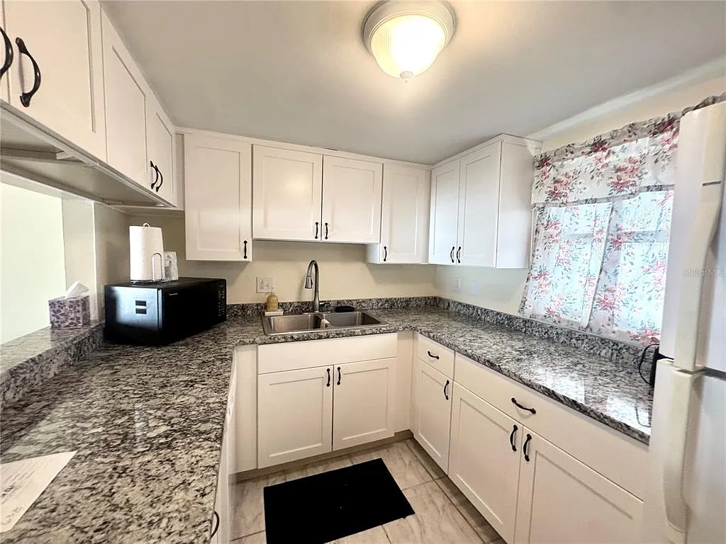 2 bed, 1.0 bath, 820 sqft, $1,550 — Photo 1