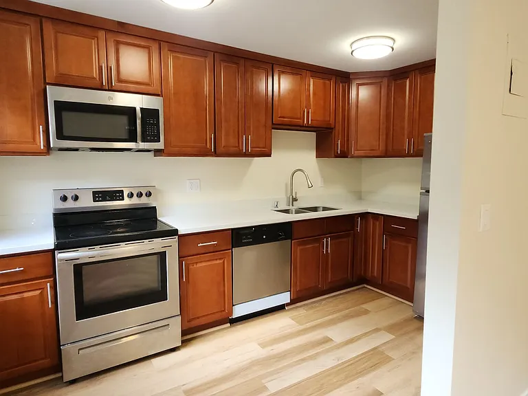 526 Belmont Ave E — Photo 1