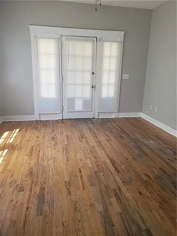 3 bed, 1.0 bath, 1300 sqft, $1,600 — Photo 2