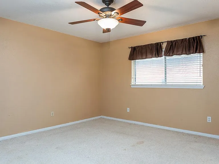 2318 Colonial Ridge Dr — Photo 14