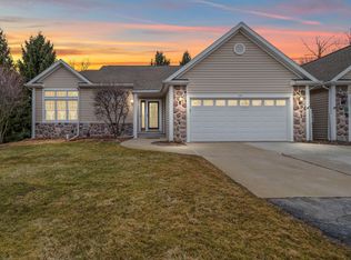 104 Stony Ridge Ct, Hillsdale, MI 49242