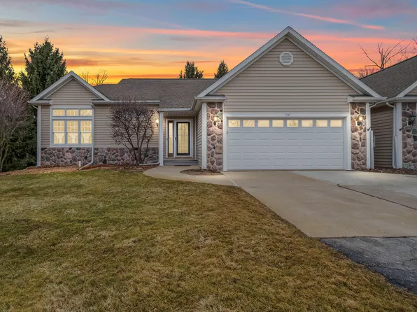 104 Stony Ridge Ct, Hillsdale, MI 49242