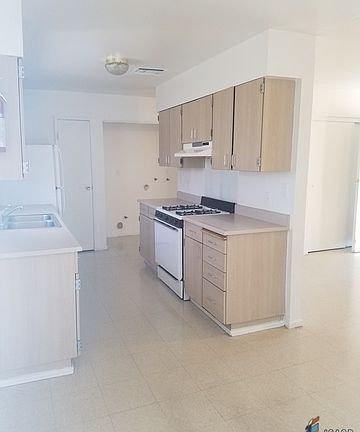 4th image of 757 Lincoln St