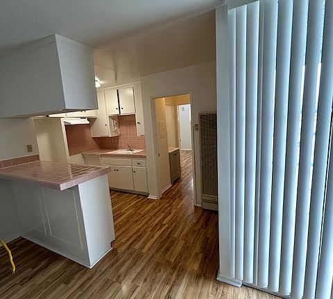 3rd image of 5225 Cahuenga Blvd #18