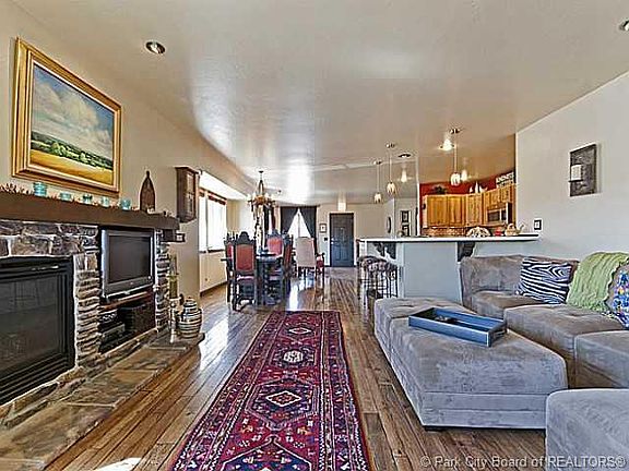 4th image of 6080 N Kingsford Ave