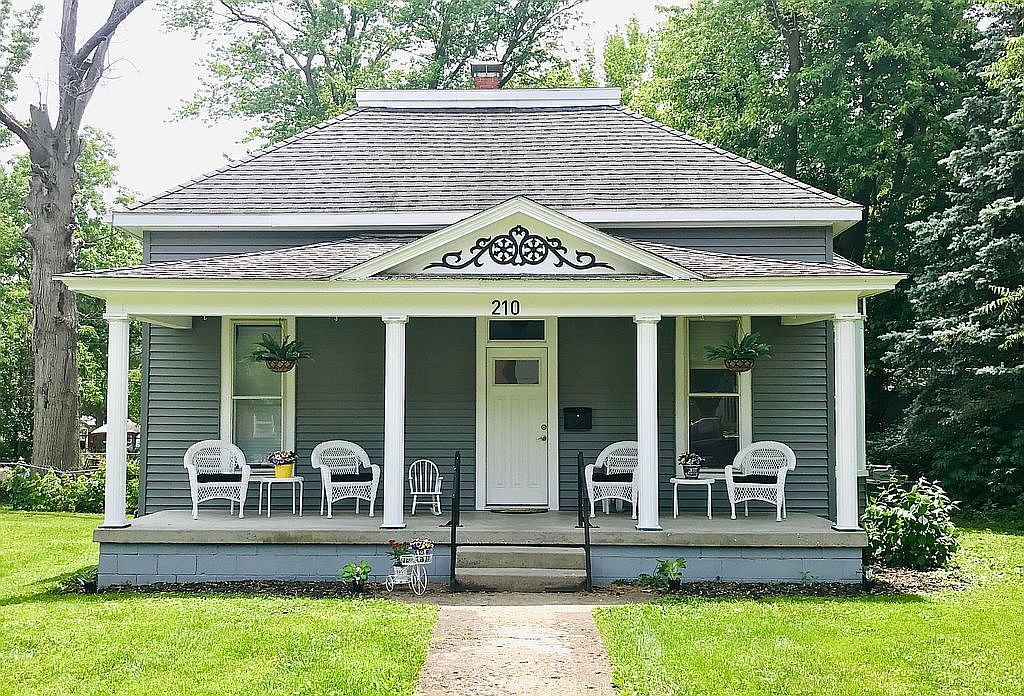 210 E Main St, Moweaqua, IL 62550 | Zillow