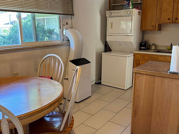 5th image of 1409-1411 Robertson St