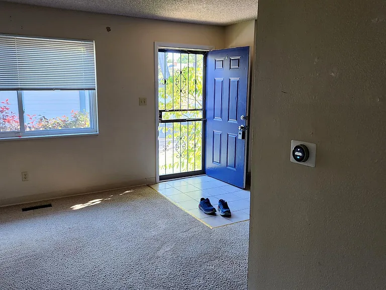 544 E Highline Cir — Photo 18