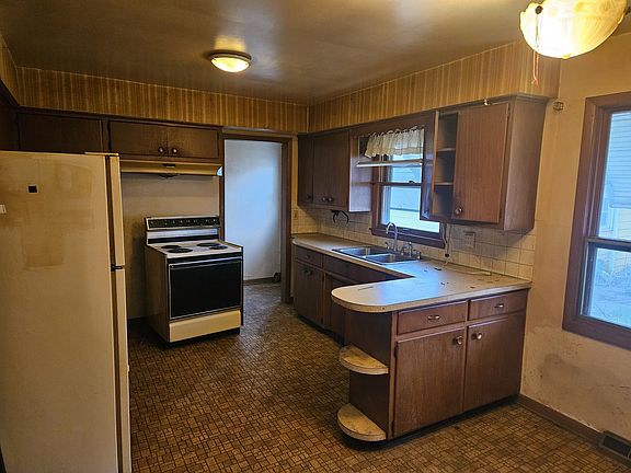 5th image of 2624 Crestview Dr