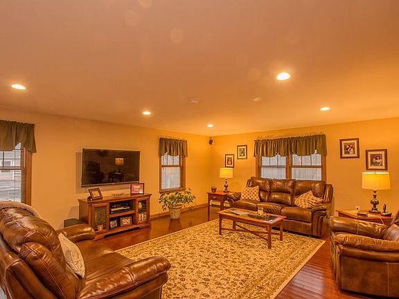 3rd image of 65 Ashley Dr