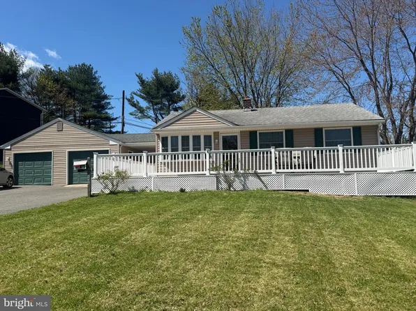 2406 Baldwin Run Dr, Aston, PA 19014