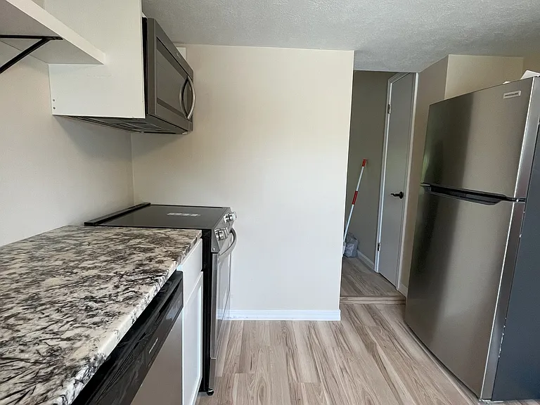 613 Jones St #1 — Photo 10