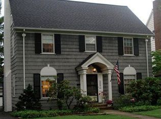 3270 Glencairn Rd, Shaker Heights, OH 44122