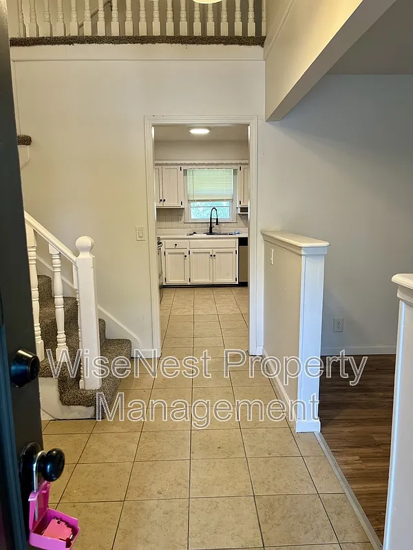 4 bed, 2.5 bath, 1684 sqft, $2,595 — Photo 2