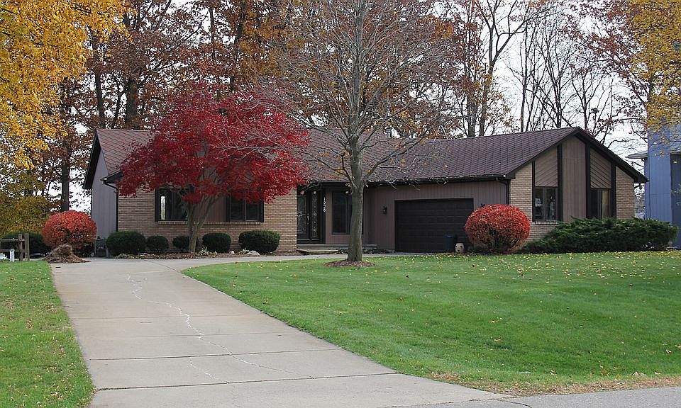 1st image of 1228 W Geneva Dr