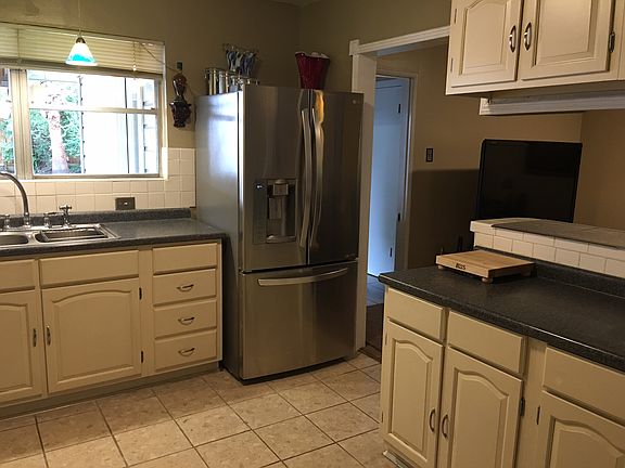 3rd image of 1815 Gardenia Dr
