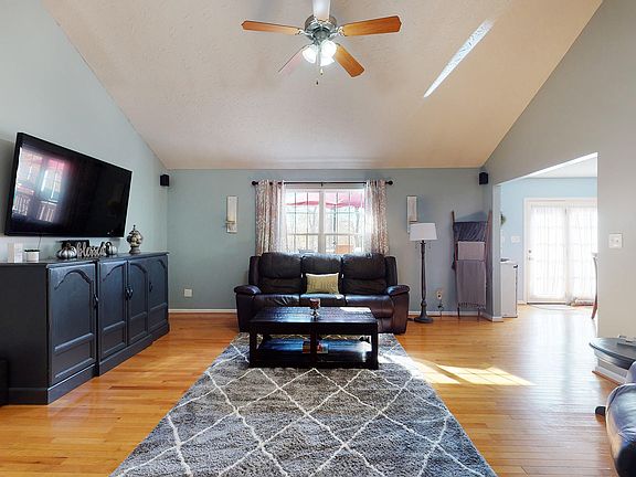 5th image of 279 River Edge Dr
