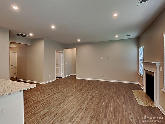 2nd image of 1026 Carnation Dr