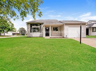 601 Woods Crossing Dr, Indianapolis, IN 46239