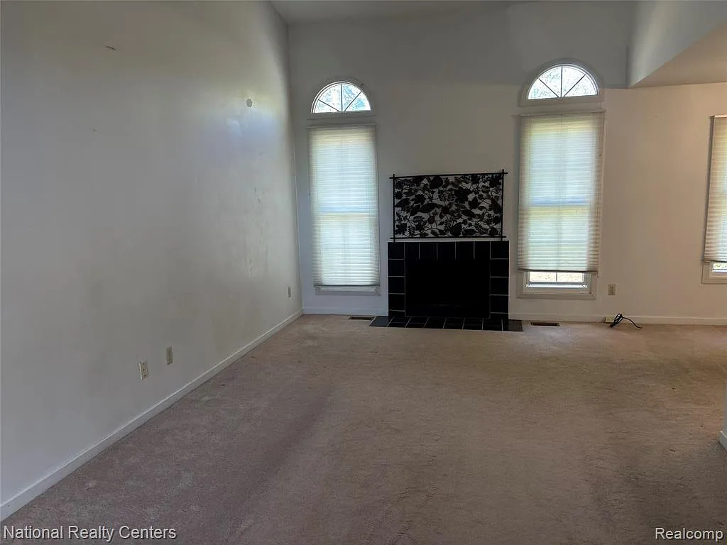 3 bed, 2.5 bath, 1817 sqft, $3,000 — Photo 3