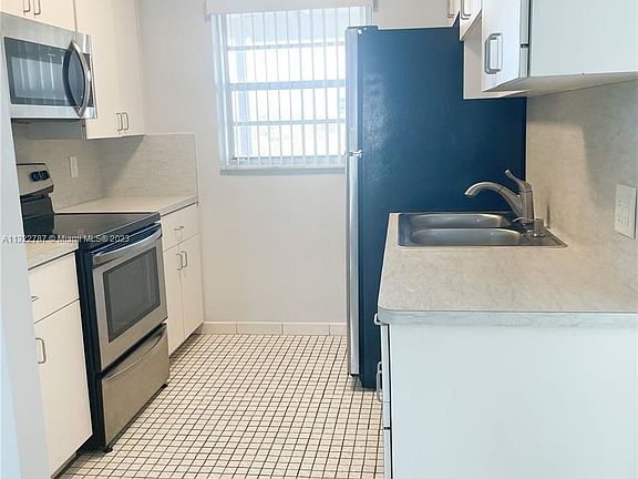 5th image of 153 NW 43rd Pl Unit U