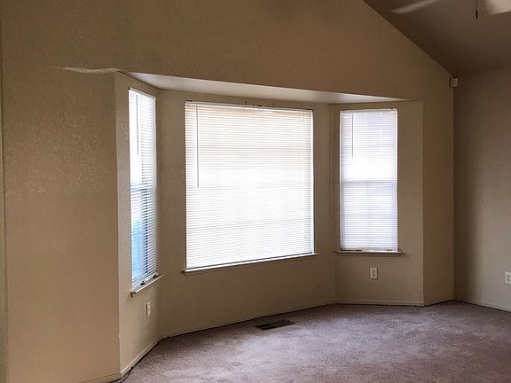 2nd image of 860 Vintage Oak Ave
