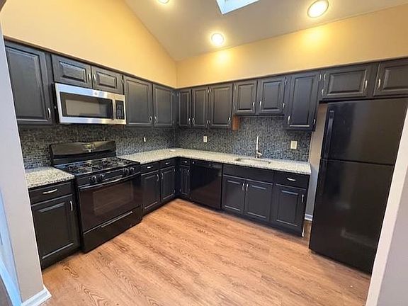 4th image of 118 Greenville Ave