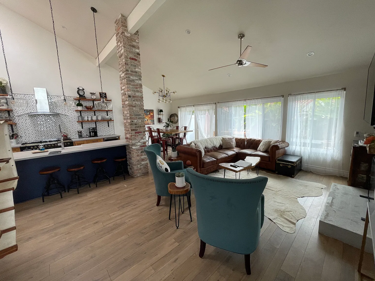 3 bed, 1450 sqft, $6,990 — Photo 4