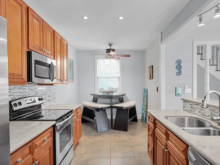 1124 Eaton St — Photo 9