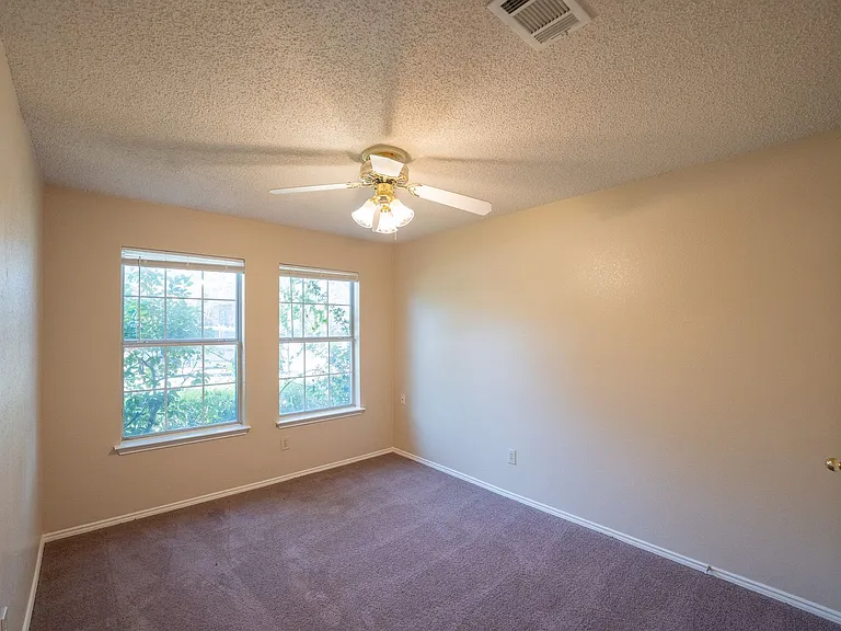 831 Ash Grove Ln — Photo 4