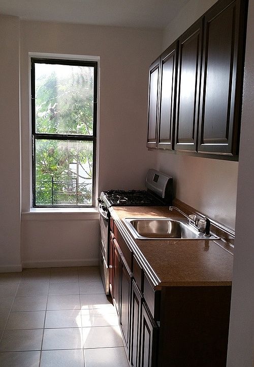 2nd image of 1084 New York Ave APT A16