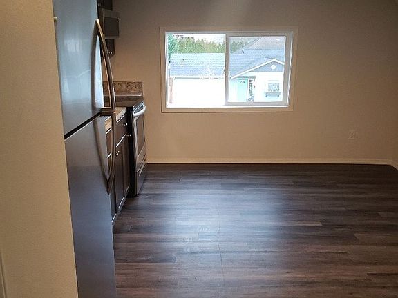 5th image of 305 N Iron St