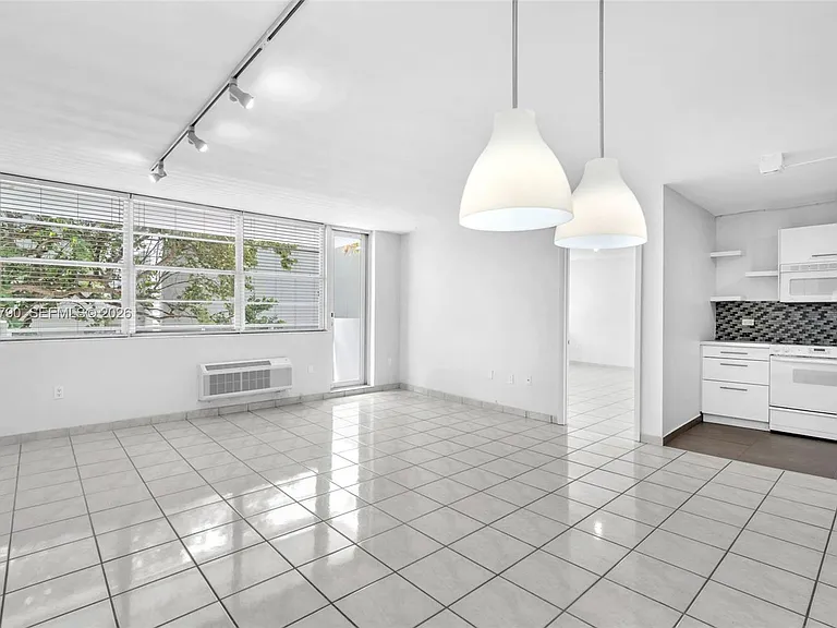 5313 Collins Ave #204 — Photo 5