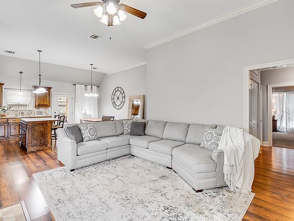 2nd image of 314 Oak Hill Ln